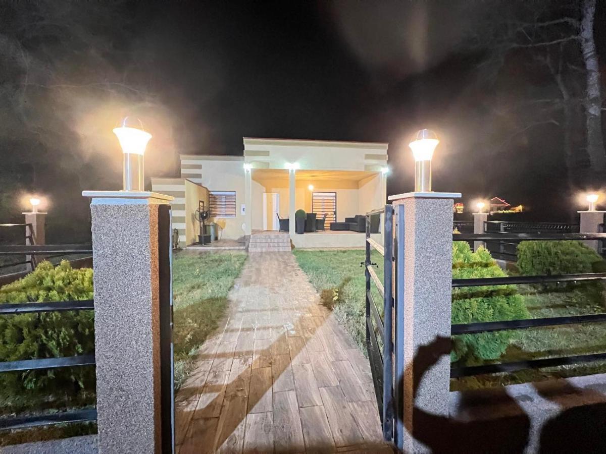 Villaversa Улцин Екстериор снимка